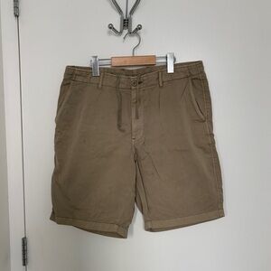 Uniqlo Men's Khaki Flat Front Shorts size Large